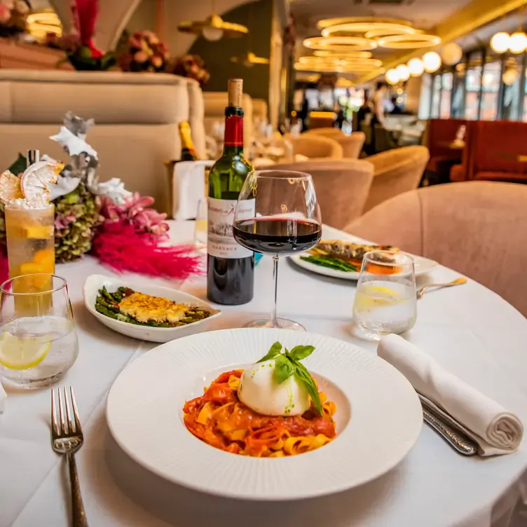 A table of main dishes, wine and cocktails at Noel’s Bar and Restaurant.