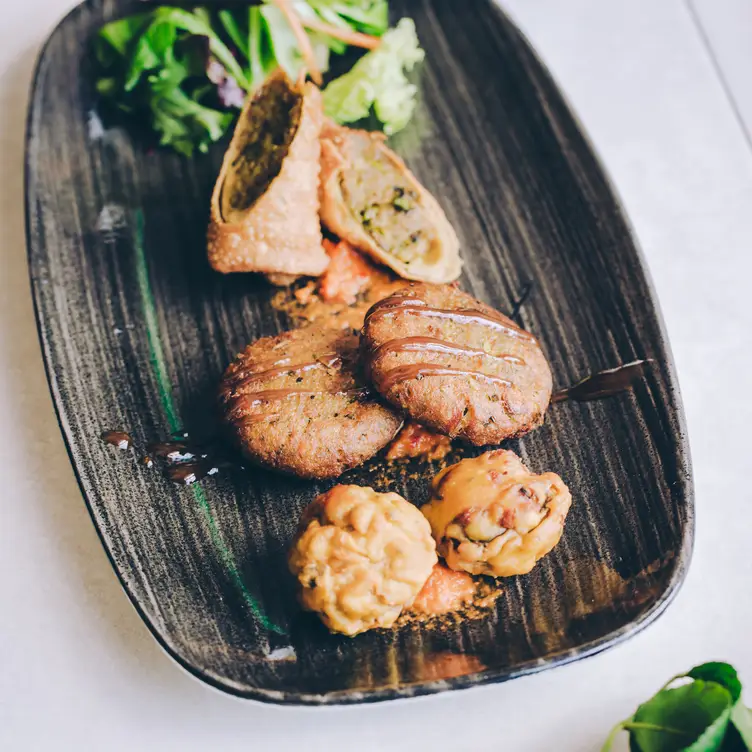 A starter plate at The Dhabba, one of the best Indian restaurants in Glasgow. Credit: The Dhabba