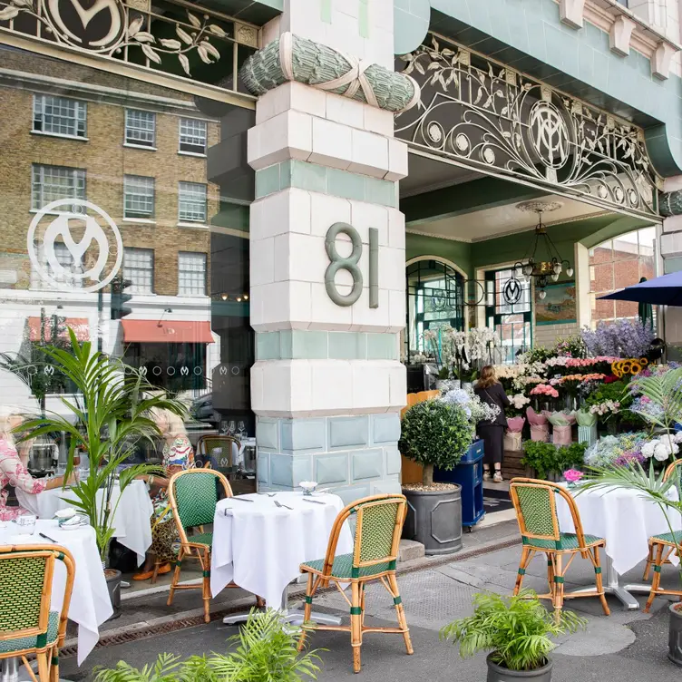 The exterior and outdoor seating at Bibendum Oyster Bar, one of the best seafood restaurants in London.