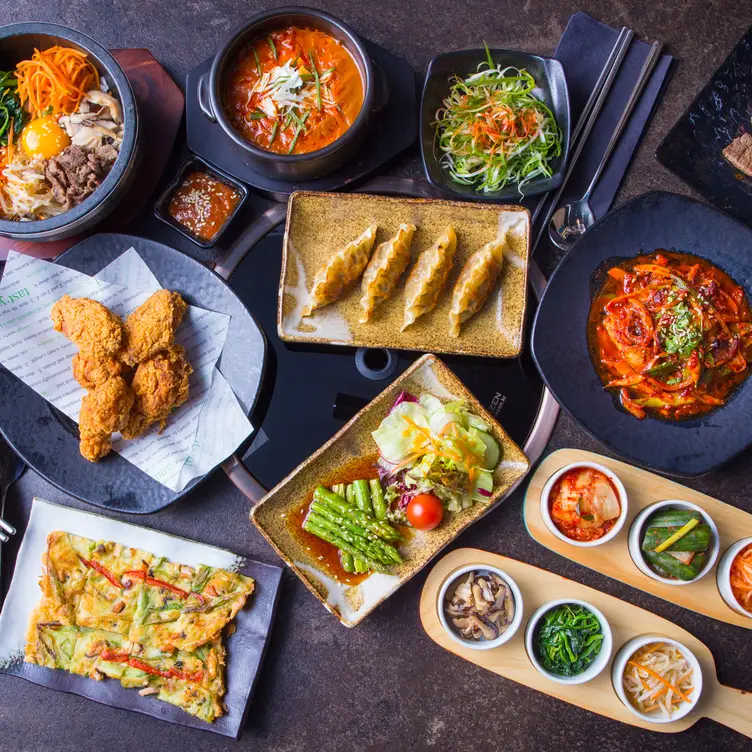 A range of deep-fried food and vegetables at KKINI, one of the best Korean restaurants in London.