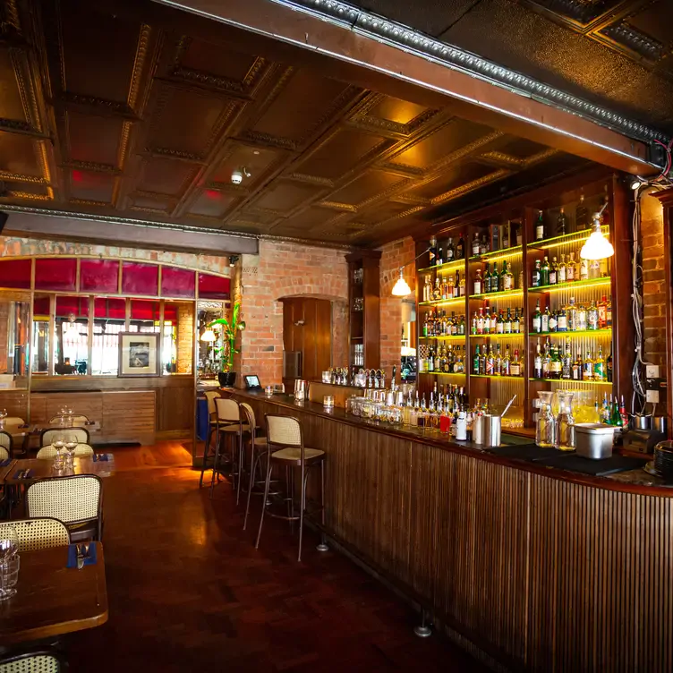 The wood-panelled bar at l’Gueuleton, one of Dublin’s best brunch spots.