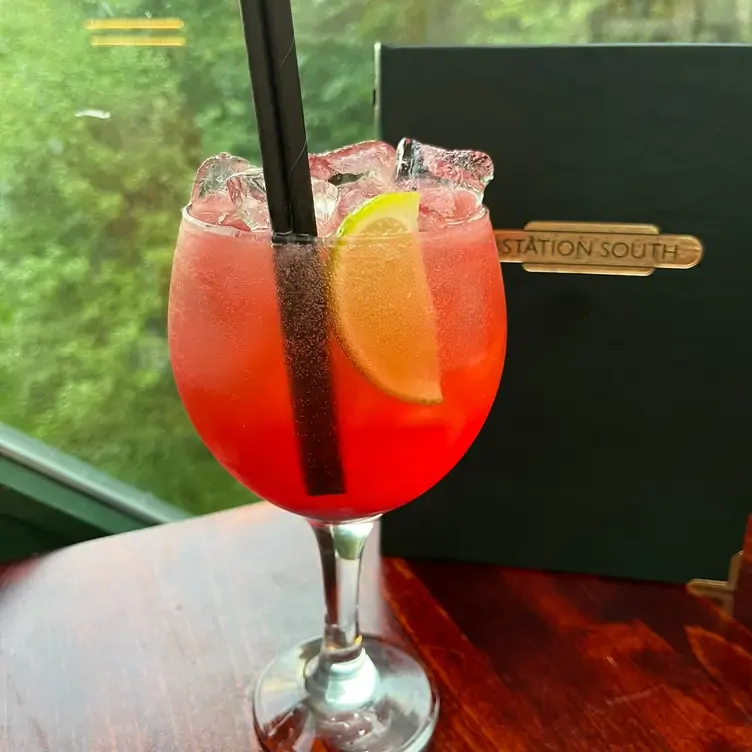 A pink fizzy drink with a lemon slice at Station South, one of Manchester’s best brunch restaurants.