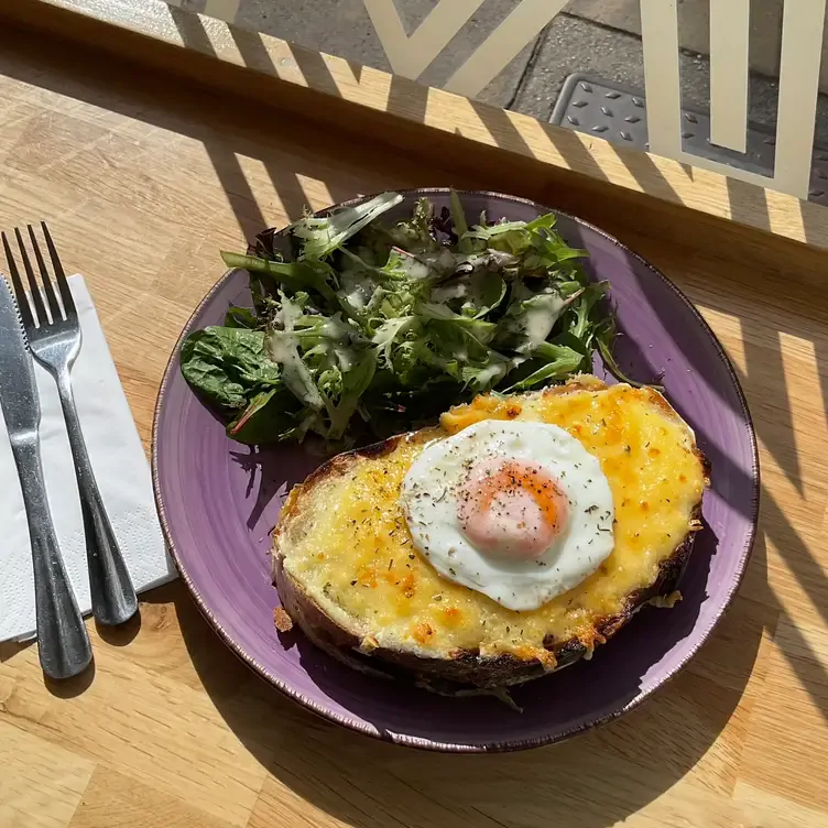 A dish of egg on cheese toast at Word of Mouth Cafe, one of the best brunch restaurants in Edinburgh.