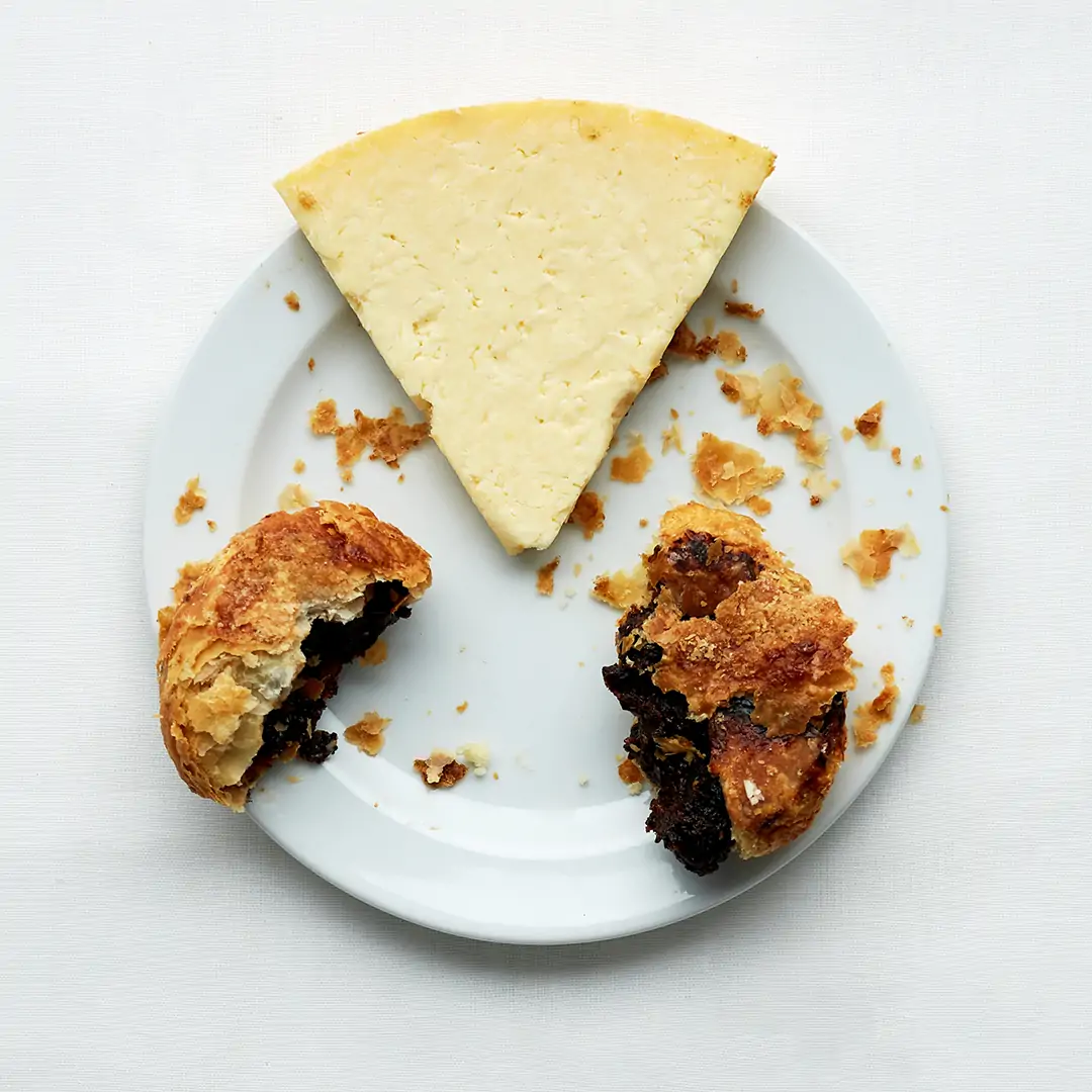 st-john-bread-and-wine1-eccles-cake-and-lancashire-cheese-credit_-sam-a-harris