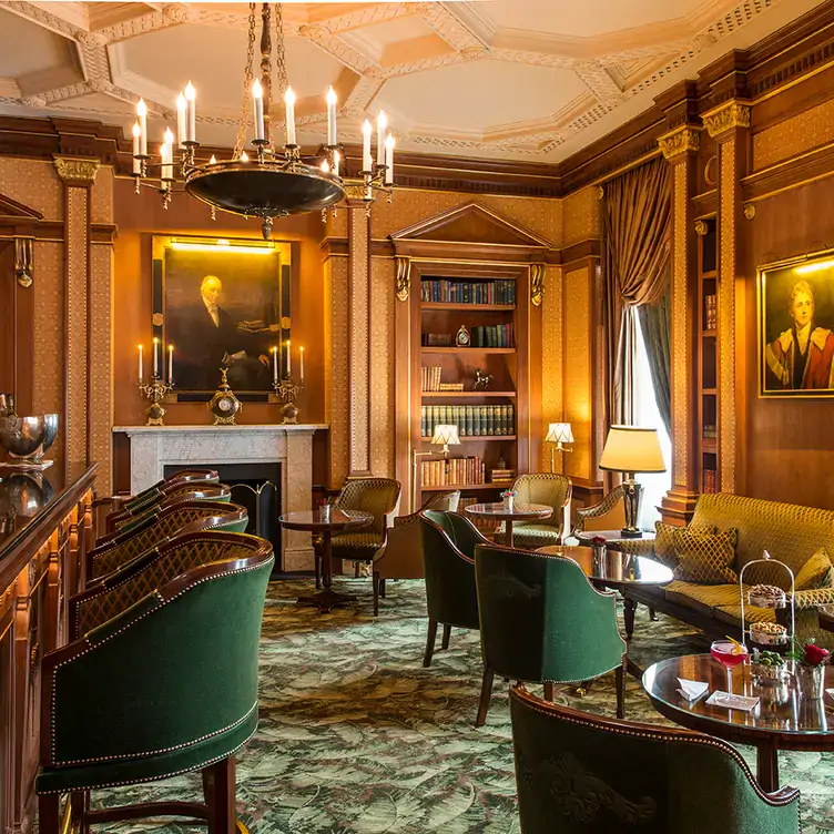 the-library-bar-at-the-lanesborough1