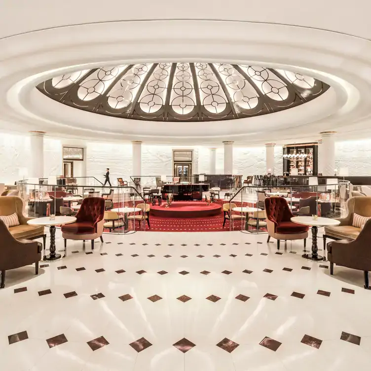 rotunda-bar-and-lounge-at-four-seasons-ten-trinity-square-3