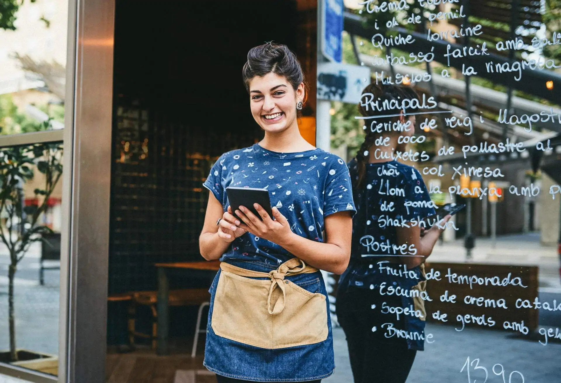 waitress with ipad