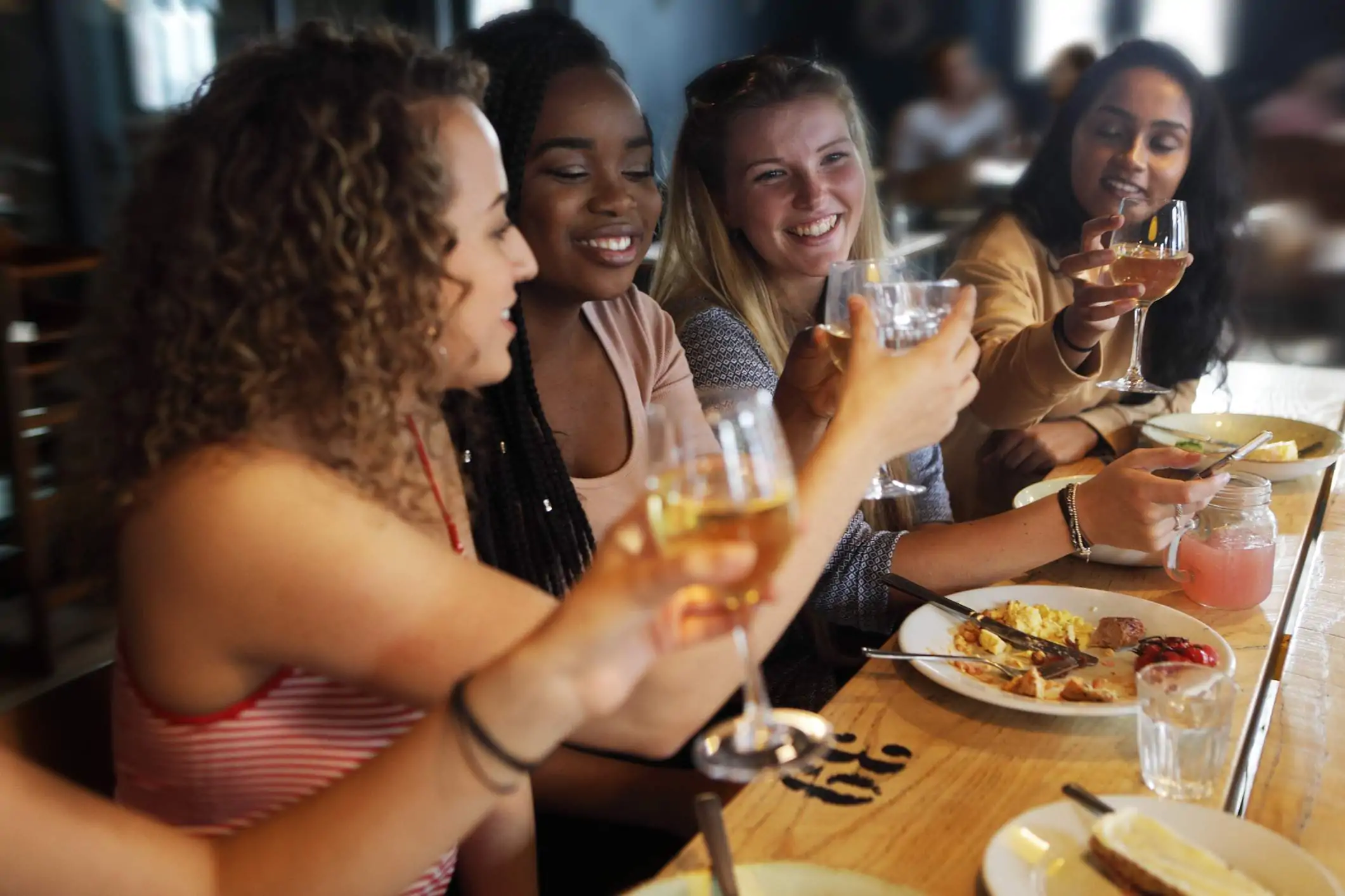 friends-enjoying-a-drink-in-restaurant